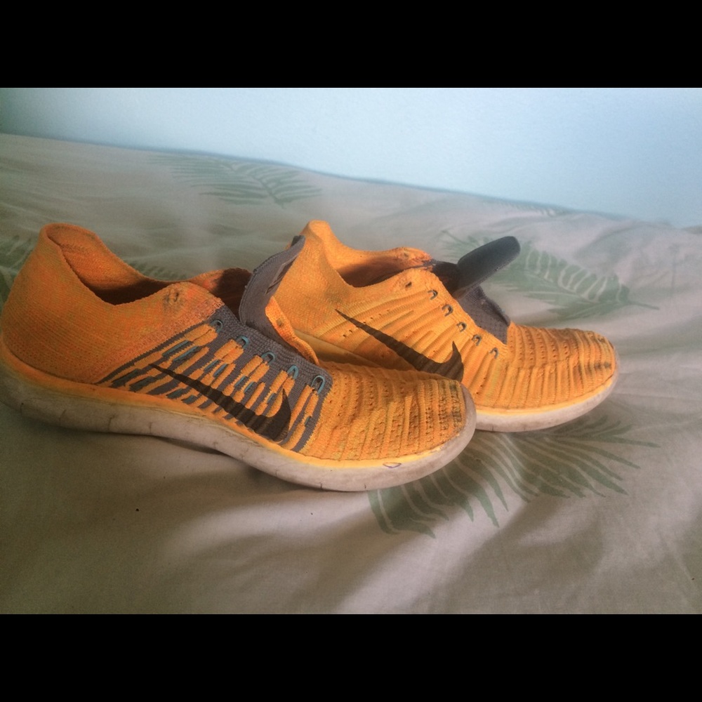 Used Nike fly knit running shoes